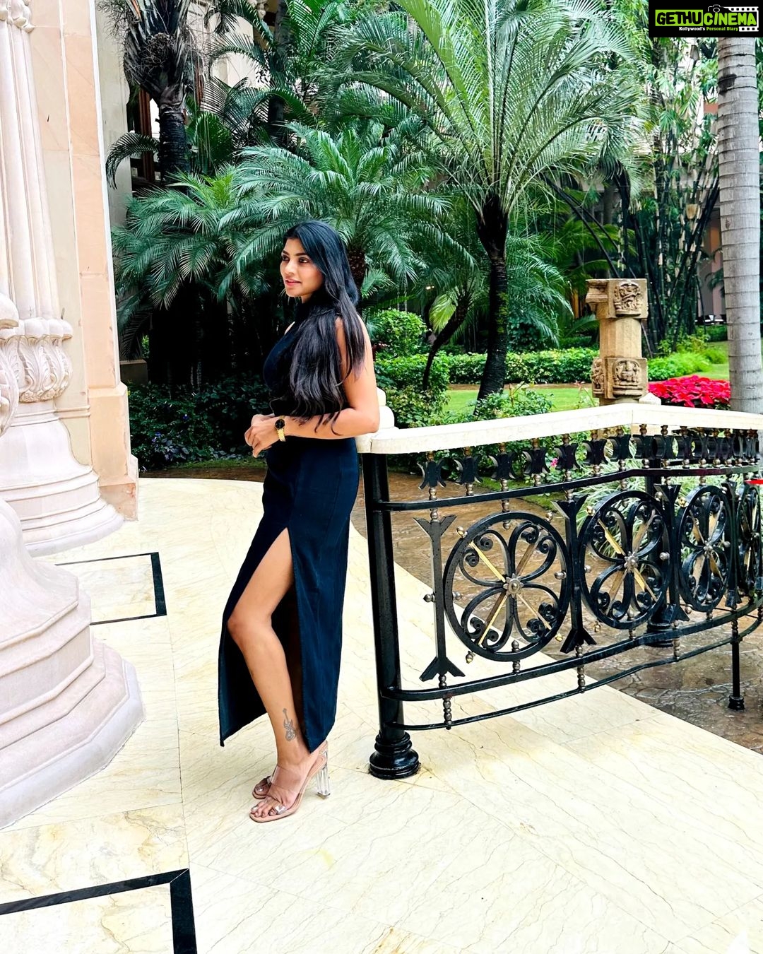 Lahari Shari Instagram - Sending my warmest thoughts and Christmas spirit on your way.π€ Designer and Stylist : @adamohyd #celebrations #happymood #lifeismagical #loveforever #bestlife #actress #tollywood Leela Palace Hotel, Old Airport Road, Bangalore
