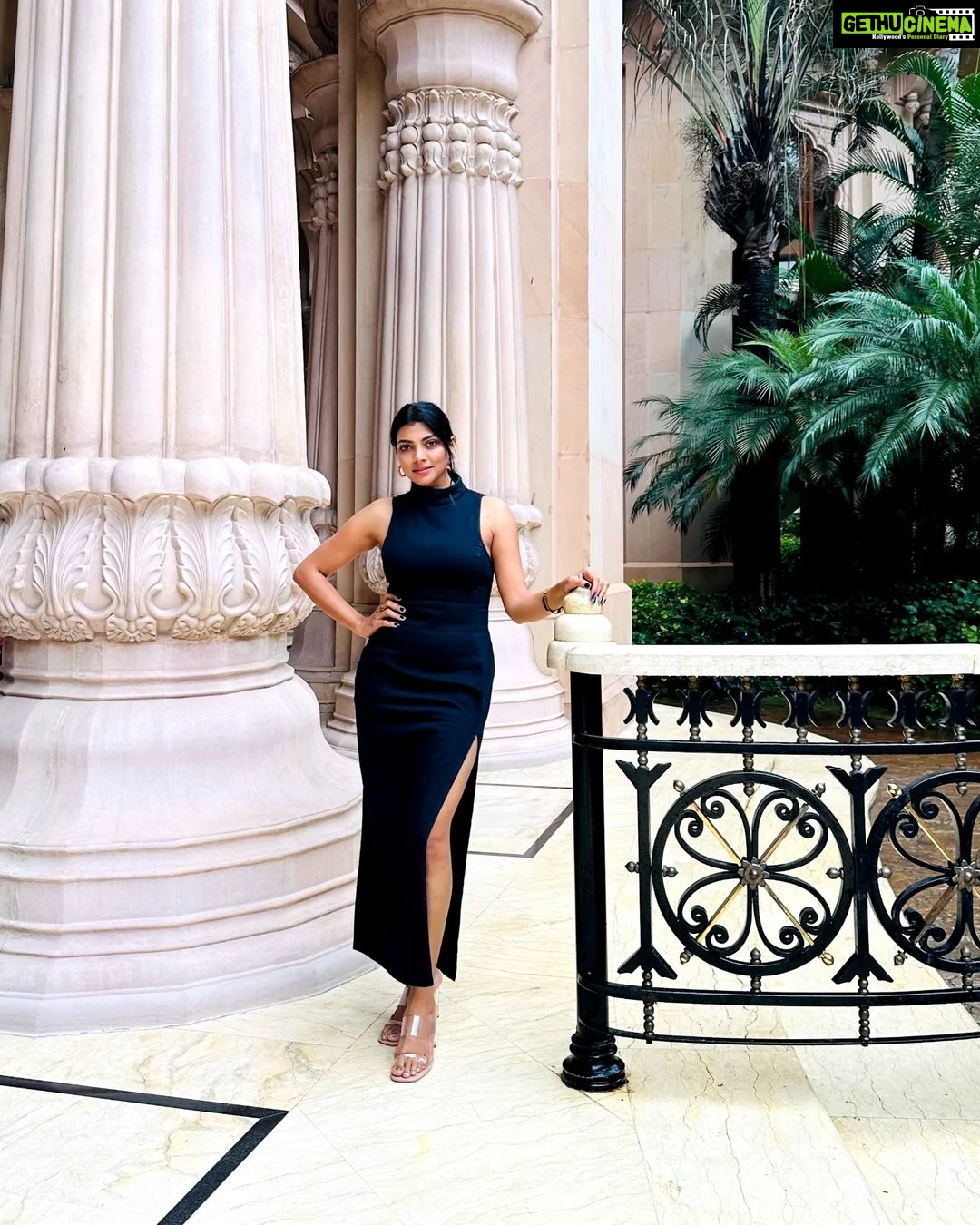 Lahari Shari Instagram - Sending my warmest thoughts and Christmas spirit on your way.π€ Designer and Stylist : @adamohyd #celebrations #happymood #lifeismagical #loveforever #bestlife #actress #tollywood Leela Palace Hotel, Old Airport Road, Bangalore