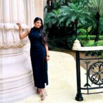 Lahari Shari Instagram - Sending my warmest thoughts and Christmas spirit on your way.🖤 Designer and Stylist : @adamohyd #celebrations #happymood #lifeismagical #loveforever #bestlife #actress #tollywood Leela Palace Hotel, Old Airport Road, Bangalore