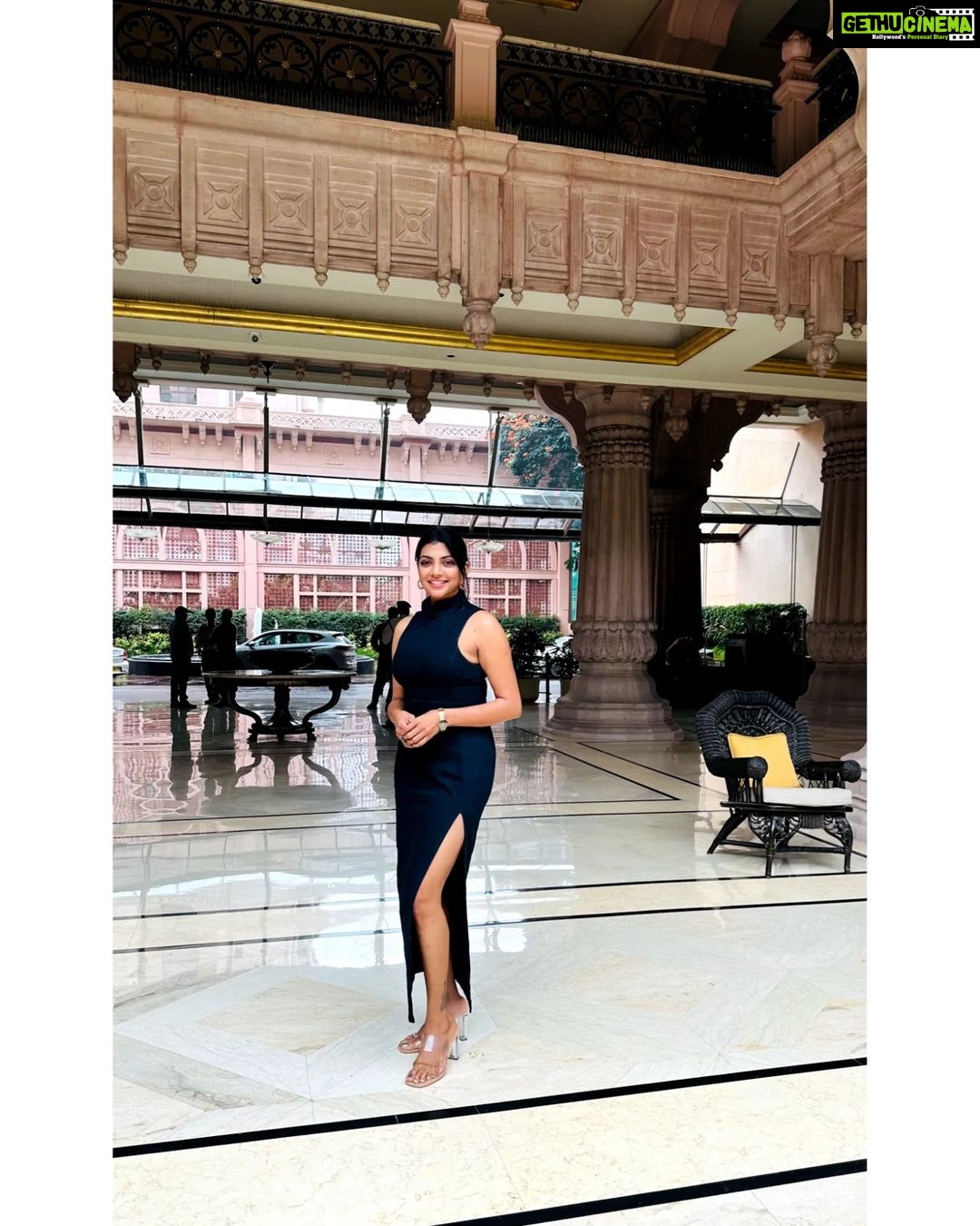Lahari Shari Instagram - Sending my warmest thoughts and Christmas spirit on your way.π€ Designer and Stylist : @adamohyd #celebrations #happymood #lifeismagical #loveforever #bestlife #actress #tollywood Leela Palace Hotel, Old Airport Road, Bangalore