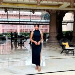 Lahari Shari Instagram - Sending my warmest thoughts and Christmas spirit on your way.🖤 Designer and Stylist : @adamohyd #celebrations #happymood #lifeismagical #loveforever #bestlife #actress #tollywood Leela Palace Hotel, Old Airport Road, Bangalore