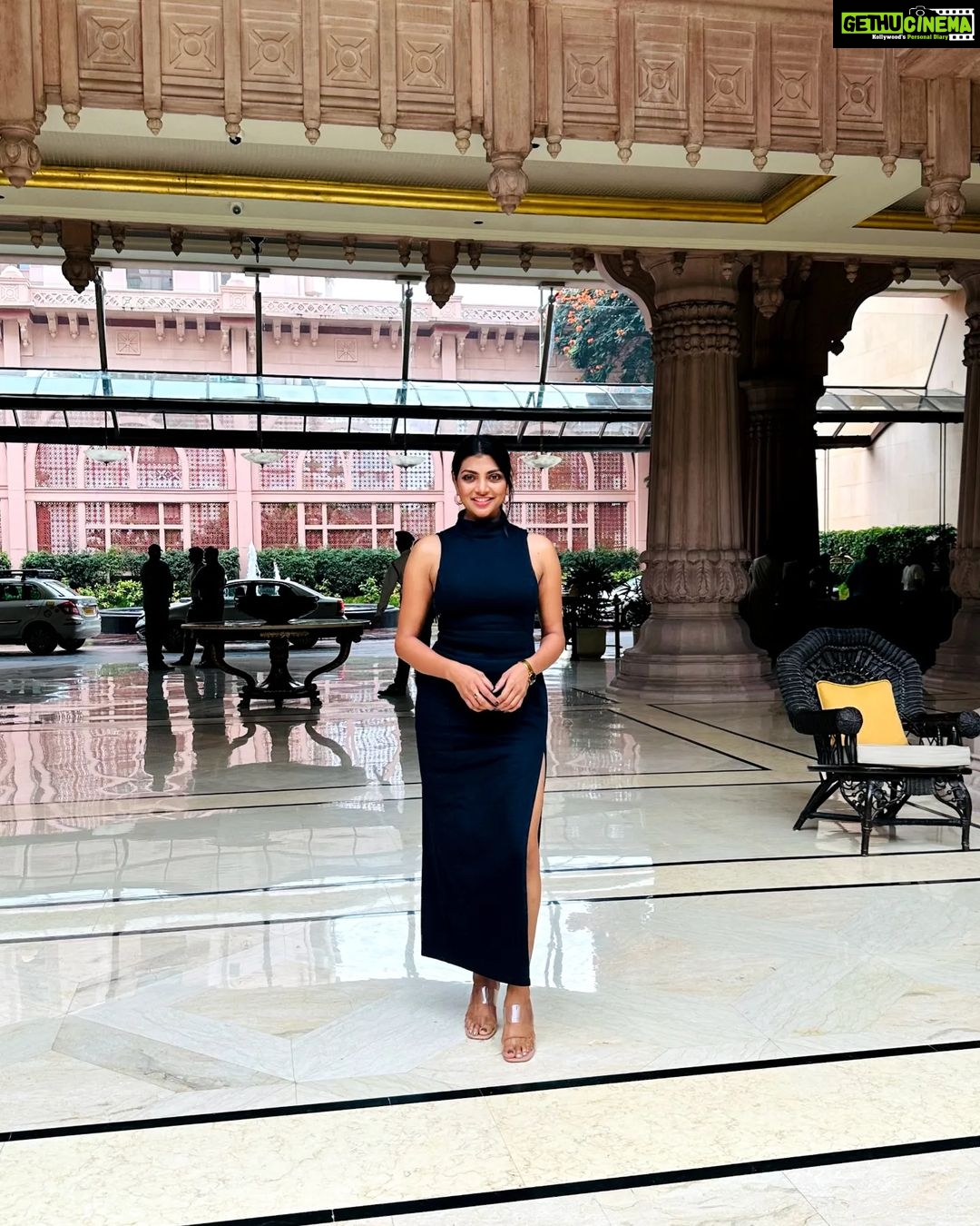 Lahari Shari Instagram - Sending my warmest thoughts and Christmas spirit on your way.π€ Designer and Stylist : @adamohyd #celebrations #happymood #lifeismagical #loveforever #bestlife #actress #tollywood Leela Palace Hotel, Old Airport Road, Bangalore