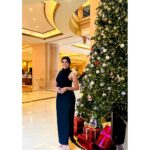 Lahari Shari Instagram - I wish you many blessings, much happiness, and even more love. Merry Christmas! May your heart and home be filled with all the joys of the festive season. Wishing all my near and dear ones a wonderful and safe Merry X-mas! ❤️🖤 Designer and Stylist : @adamohyd #marrychristmas #christmas #happychristmas #sunday #festivevibes #christmasgifts #santaclaus #xmas Leela Palace Hotel, Old Airport Road, Bangalore