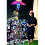 Lahari Shari Instagram - The bells are ringing everywhere, and Santa’s on his way, there’s peace blanketing the snow-covered land, on this special Christmas day! 🎊🎁🎉✨️🌟 #happychristmas #santaclaus #wish #gifts #lovemylife Hyderabad
