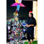 Lahari Shari Instagram - The bells are ringing everywhere, and Santa’s on his way, there’s peace blanketing the snow-covered land, on this special Christmas day! 🎊🎁🎉✨️🌟 #happychristmas #santaclaus #wish #gifts #lovemylife Hyderabad