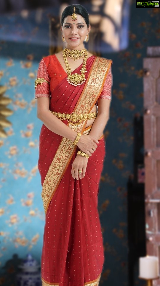 Lahari Shari Instagram - On this auspicious day of Akshaya Tritiya, I hope Lord Vishnu blesses you and your family with wealth and prosperity. Happy Akshaya Tritiya ❤️ AKR Silver Jewellery Ad Film| Done by Brand House Brand: Akula Koteswara rao & Son Jewellers Production House: Brand House, Hyderabad Director: Krishna Kishore DOP: Venkat Gangadhari Producer : Palikala Srinivasa Rao Artists : Lahari Shari Stylist: Prapthi Editor: Sai Kishore Music: Prasanth Stills: Ravi Nalli DI: Saradhi Studios Location: Mayabazar Brand House Manager: Srinivasarao palikala Assistant Directors: Rakesh
