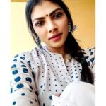 Lahari Shari Instagram - I feel good with what I wake up doing and about my lifestyle. 🌻🌻🌻 #goodmorning #goodvibes #feelinggood #happyalways #positivethinker #lovemyself #happyvibes Hyderabad