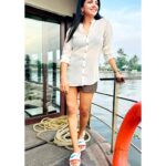 Lahari Shari Instagram - I live for taking the sea-nic route 🤍🌊⛵️ #happylife #smilealways #sunshine #lovenature #positivevibes #lifegoals #beatifulmorning Kerala - Kochi