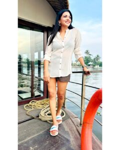 Lahari Shari Instagram - I live for taking the sea-nic route 🤍🌊⛵️

#happylife #smilealways #sunshine #lovenature #positivevibes #lifegoals #beatifulmorning