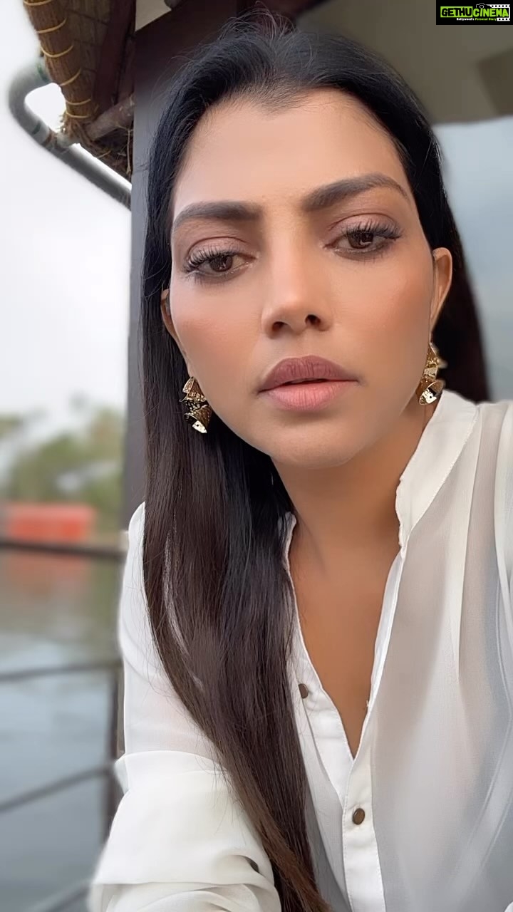 Lahari Shari Instagram - We are all unique, which makes us beautiful. So never despair, and just chill the hell out about it all.๐ #chilling #chillingout #justchilling #chillingtime #postivevibes #beautifullife #lovemyself #trending #reelsindia #reelsinstagram Kerala - Kochi