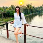 Lahari Shari Instagram - I don't need a river to be lazy 🤍🌻 #happylife #happyvibes #lovenature #livecreatively #smilealways #positivity #mindset #motivation Kerala - Kochi