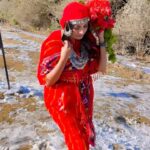 Lahari Shari Instagram - My wish is to stay always like this, living quietly in a corner of nature.❤️🌹 #lovenature #mountains #snowlife #trendingreels #trending #reelsinstagram #instagram Manali, Himachal Pradesh