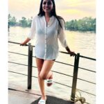 Lahari Shari Instagram - Blue sky, denim shorts, and fresh waves.☁️ 🤍🌻 #happymorning #happyday #happymood #livemylife #lifeisajourney #sunrise #positivevibes Kerala - Kochi