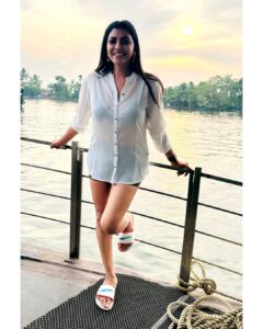 Lahari Shari Instagram - Blue sky, denim shorts, and fresh waves.☁️ 🤍🌻

#happymorning #happyday #happymood #livemylife #lifeisajourney #sunrise #positivevibes