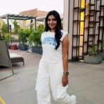 Lahari Shari Instagram - Walk through life with minds wide open.🤍🌻 #happysoul #happiness #lovemyself #positivity #lifegoeson #walking Jaselmer Rajastan
