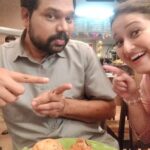 Laila Mehdin Instagram - Can you guess who's favourite is Egg Bonda? 🤣 @actor_vivekprasanna #funnypics #muttebonda