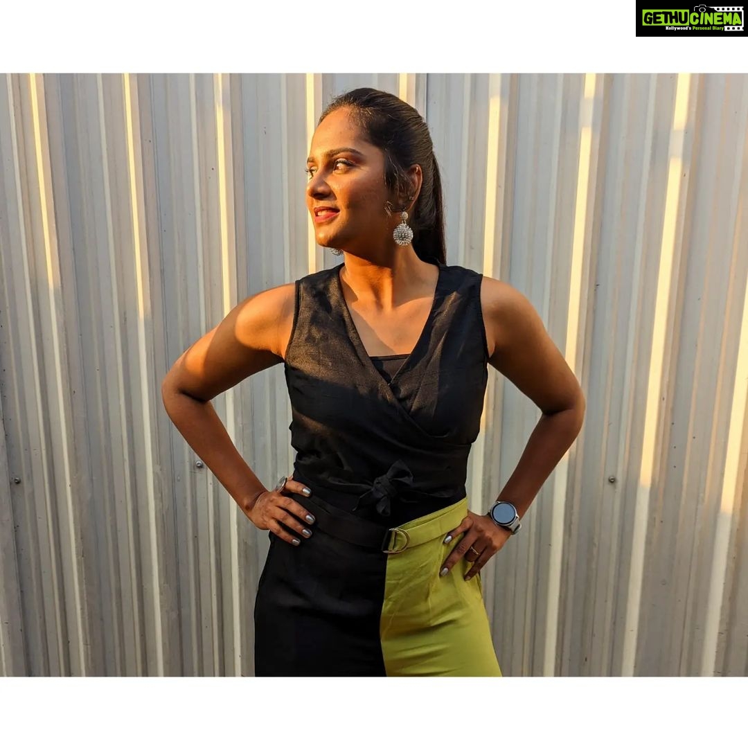 Lakshmi Priyaa Chandramouli Instagram - 🌞😎 #SummerVibes #DressUp #SelfMakeUp #SelfStyling #JustAnotherDay #LakshmiPriyaaChandramouli #KollywoodActress #TamilPonnu #TamilActress #GratitudeAlways #ThankfulForTheExperiences #SummerSoodu #SummaOruPose Chennai, India