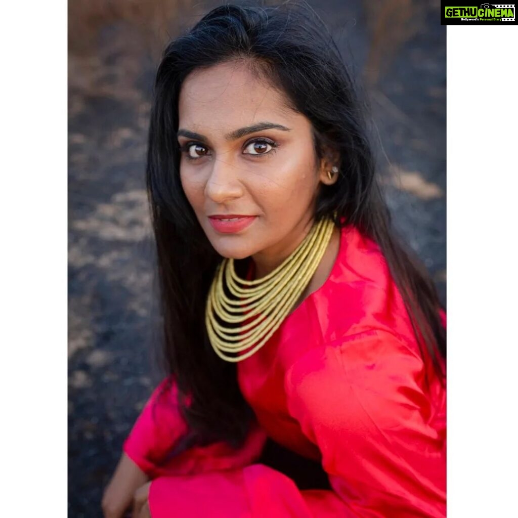 Lakshmi Priyaa Chandramouli Instagram - 🍒❤️ Shot by the brilliant @madwhoworks #PhotoShoot #ActorsLife #KollywoodActress #TamilActress #TamilPonnu #SelfStyling #SelfMakeUp #LakshmiPriyaaChandramouli #WorkLife #Experiments #GratitudeAlways #GratitudeAllDayEveryDay #EcrPhotoShoot #DreamWithoutFear #LoveWithoutLimits ECR