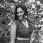 Lakshmi Priyaa Chandramouli Instagram - @lakshmipriyaachandramouli ❤️ #throwback #beauty #indianactor #lakshmipriyaachandramouli #actor #portrait #portraitphotography #blackandwhitephotographer #portraitmood #portraitphotographer #blackandwhite #blackandwhitephoto #blackandwhitephotography #monochromatic #monochromephotography #bnw #womanphotographer #photographers #canon #shotoncanon
