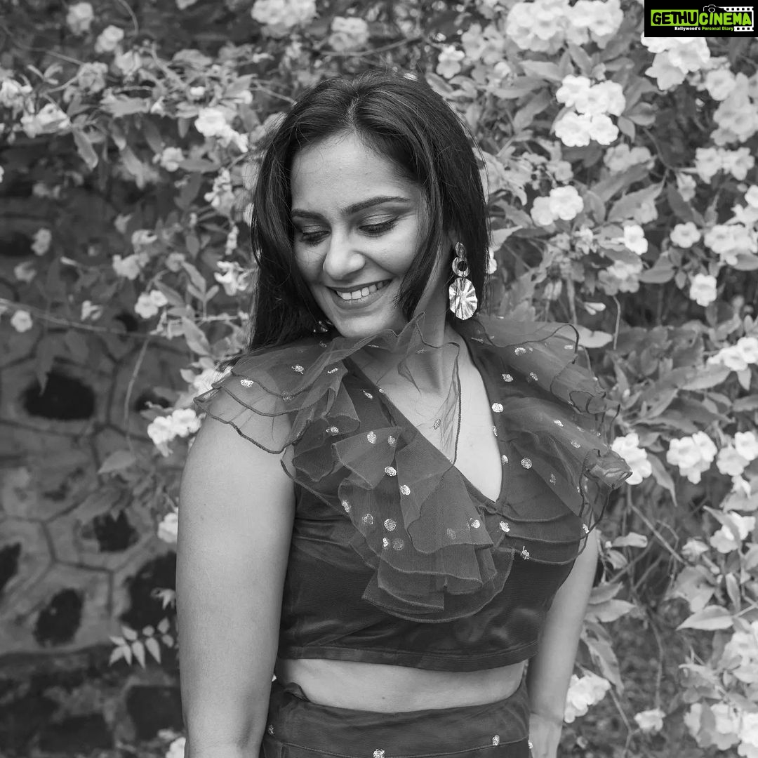 Lakshmi Priyaa Chandramouli Instagram - @lakshmipriyaachandramouli ❤️ #throwback #beauty #indianactor #lakshmipriyaachandramouli #actor #portrait #portraitphotography #blackandwhitephotographer #portraitmood #portraitphotographer #blackandwhite #blackandwhitephoto #blackandwhitephotography #monochromatic #monochromephotography #bnw #womanphotographer #photographers #canon #shotoncanon