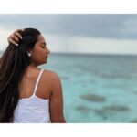 Lakshmi Priyaa Chandramouli Instagram - Story of grey rain clouds, blue ocean and a colourful lungi! 🌊 📸@venkataraghavan.s #PhotoShoot #CasualShoot #ActorsLife #Experiments #KollywoodActress #TamilActress #TamilPonnu #NationalAwardWinner #LakshmiPriyaaChandramouli #GratitudeAlways #ThankfulForTheExperiences #SelfMakeUp #GridLife #InstaGrid #Travel #LungiStyling #Nomakeup Cocogiri Island Resort