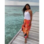 Lakshmi Priyaa Chandramouli Instagram - Story of grey rain clouds, blue ocean and a colourful lungi! 🌊 📸@venkataraghavan.s #PhotoShoot #CasualShoot #ActorsLife #Experiments #KollywoodActress #TamilActress #TamilPonnu #NationalAwardWinner #LakshmiPriyaaChandramouli #GratitudeAlways #ThankfulForTheExperiences #SelfMakeUp #GridLife #InstaGrid #Travel #LungiStyling #Nomakeup Cocogiri Island Resort