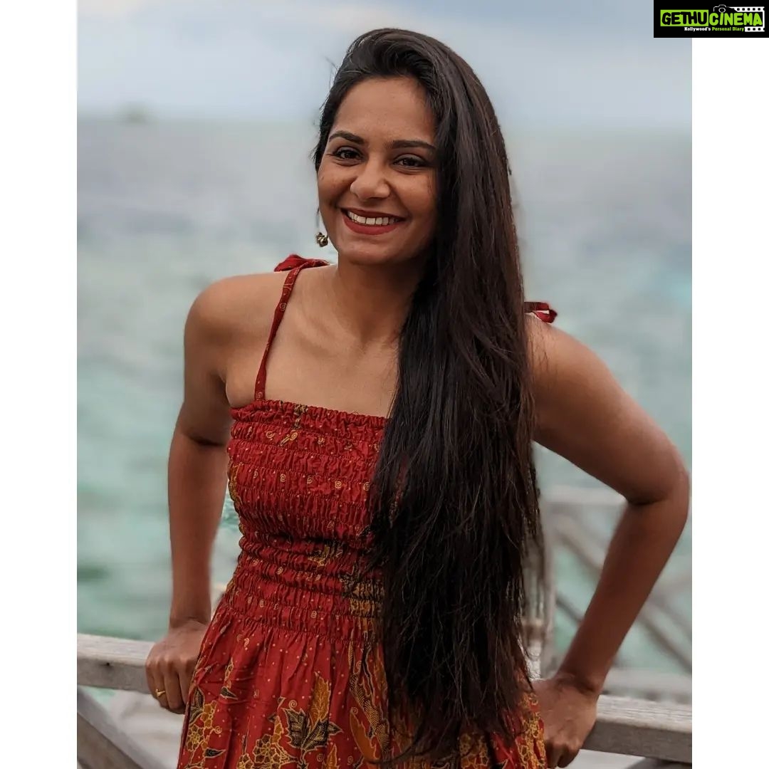 Lakshmi Priyaa Chandramouli Instagram - ๐ ๐ธ@venkataraghavan.s #PhotoShoot #CasualShoot #ActorsLife #Experiments #KollywoodActress #TamilActress #TamilPonnu #NationalAwardWinner #LakshmiPriyaaChandramouli #GratitudeAlways #ThankfulForTheExperiences #SelfMakeUp #GridLife #InstaGrid #Travel Cocogiri Island Resort