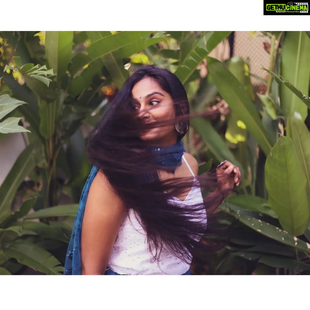 Lakshmi Priyaa Chandramouli Instagram - Hey there! 📸@_shrvn Managed by @thiruupdates #PhotoShoot #CasualShoot #ActorsLife #Experiments #KollywoodActress #TamilActress #TamilPonnu #NationalAwardWinner #LakshmiPriyaaChandramouli #GratitudeAlways #ThankfulForTheExperiences #SelfMakeUp #GridLife #InstaGrid