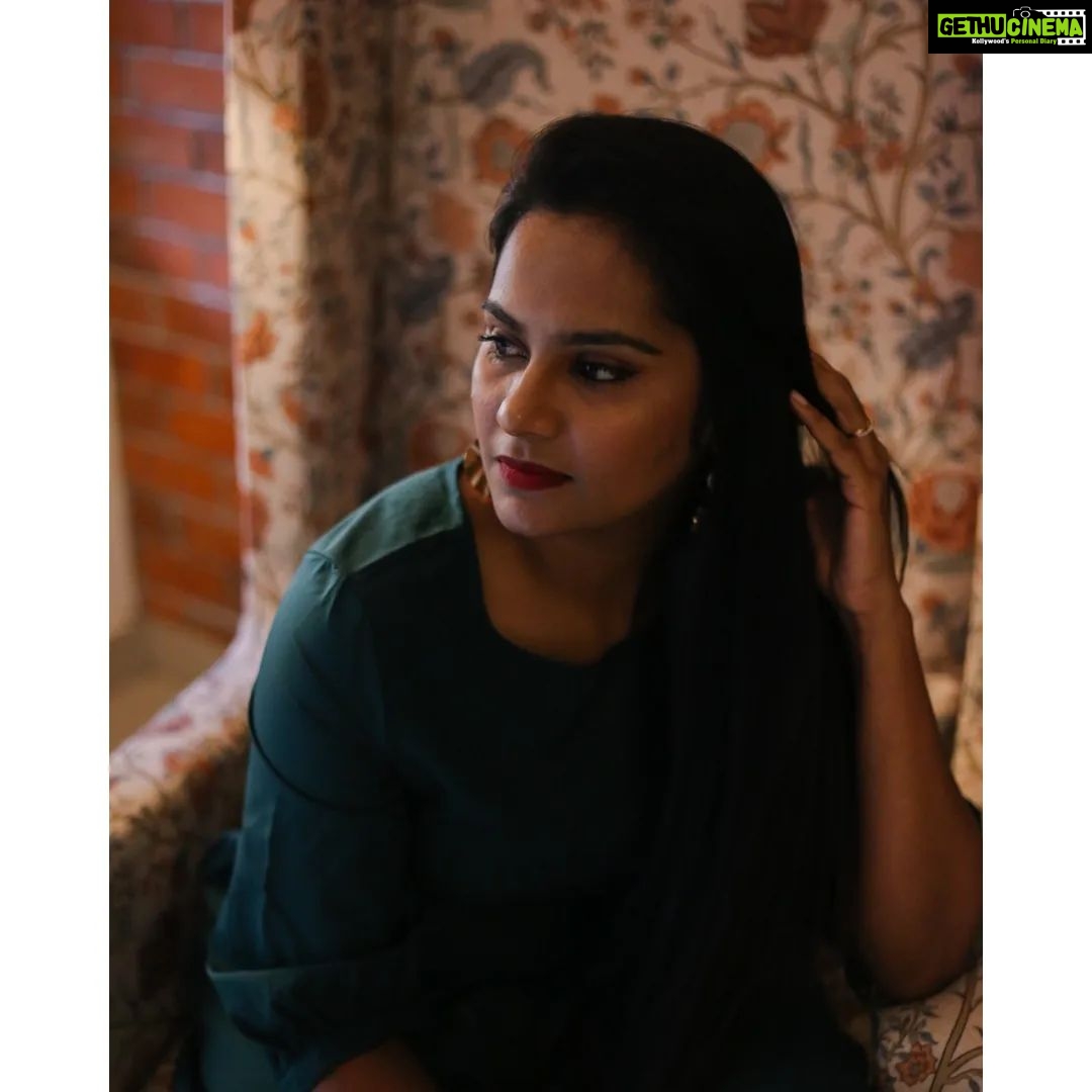 Lakshmi Priyaa Chandramouli Instagram - It's been a while! ๐ธ @_shrvn Managed by @thiruupdates #PhotoShoot #ActorLife #InstaGrid #CasualShoot #Experiments #Kollywood #NationalAwardWinner #LakshmiPriyaaChandramouli #TamilActress #GratitudeAlways #ThankfulForTheExperiences