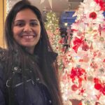 Lakshmi Priyaa Chandramouli Instagram – Wish you all a very merry Christmas and a Happy New Year! Have a wonderful last week of the year! 
#ChristmasLights #ChristmasTrees #ChritsmasSpirit #ChritsmasFeels #ChristmasinCalifornia #ChristmasinTheUS #TisTheTimeToBeJolly #Falalalalalalalalala #ChristmasKulir #GreatTimes #GratitudeForEver #DreamComeTrue