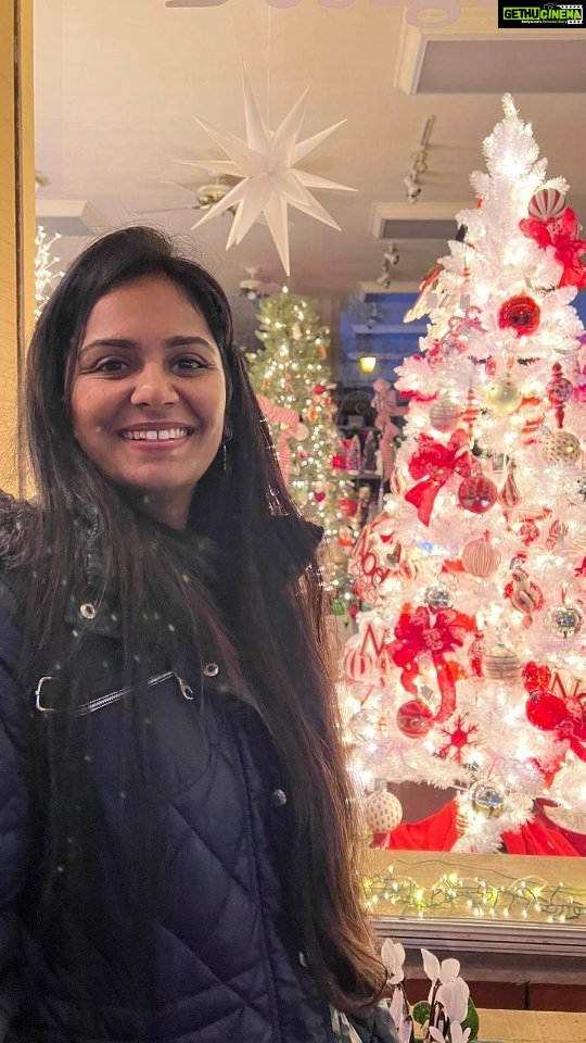 Lakshmi Priyaa Chandramouli Instagram - Wish you all a very merry Christmas and a Happy New Year! Have a wonderful last week of the year! #ChristmasLights #ChristmasTrees #ChritsmasSpirit #ChritsmasFeels #ChristmasinCalifornia #ChristmasinTheUS #TisTheTimeToBeJolly #Falalalalalalalalala #ChristmasKulir #GreatTimes #GratitudeForEver #DreamComeTrue