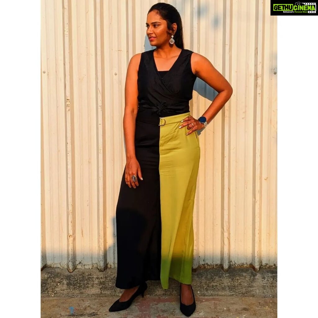 Lakshmi Priyaa Chandramouli Instagram - 🌞😎 #SummerVibes #DressUp #SelfMakeUp #SelfStyling #JustAnotherDay #LakshmiPriyaaChandramouli #KollywoodActress #TamilPonnu #TamilActress #GratitudeAlways #ThankfulForTheExperiences #SummerSoodu #SummaOruPose Chennai, India