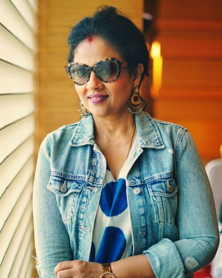 Lakshmy Ramakrishnan Instagram - Experimenting with the look😁 #BeautifulMinds today’s shoot , with a ⭐️