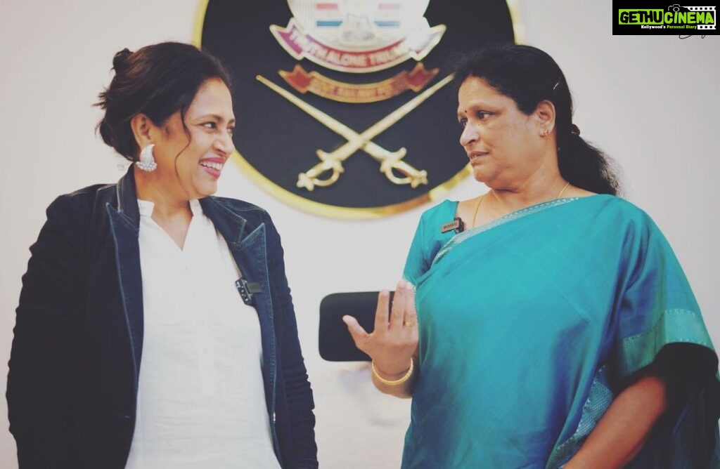 Lakshmy Ramakrishnan Instagram - Our next guest on #BeautifulMinds, @behindwoods , Absolutely excited to meet & converse with Madam #ADGP #VanithaIPS , can you folks guess what was the conversation when this pic was clicked?! Inspiring personality and an endearing chat❤️