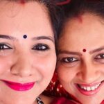 Lakshmy Ramakrishnan Instagram - It was such a spectacular event , organised by #Vanavil, honouring #Sivasankari Amma , on her ‘Saraswathi Samman’ , pleasure meeting darling @singermahathi and her dynamic, enterprising, super talented Mom. Her school of arts students put up a spectacular show, so so wonderful to see the kids in traditional attire, singing Bharathiyar songs🙏❤️
