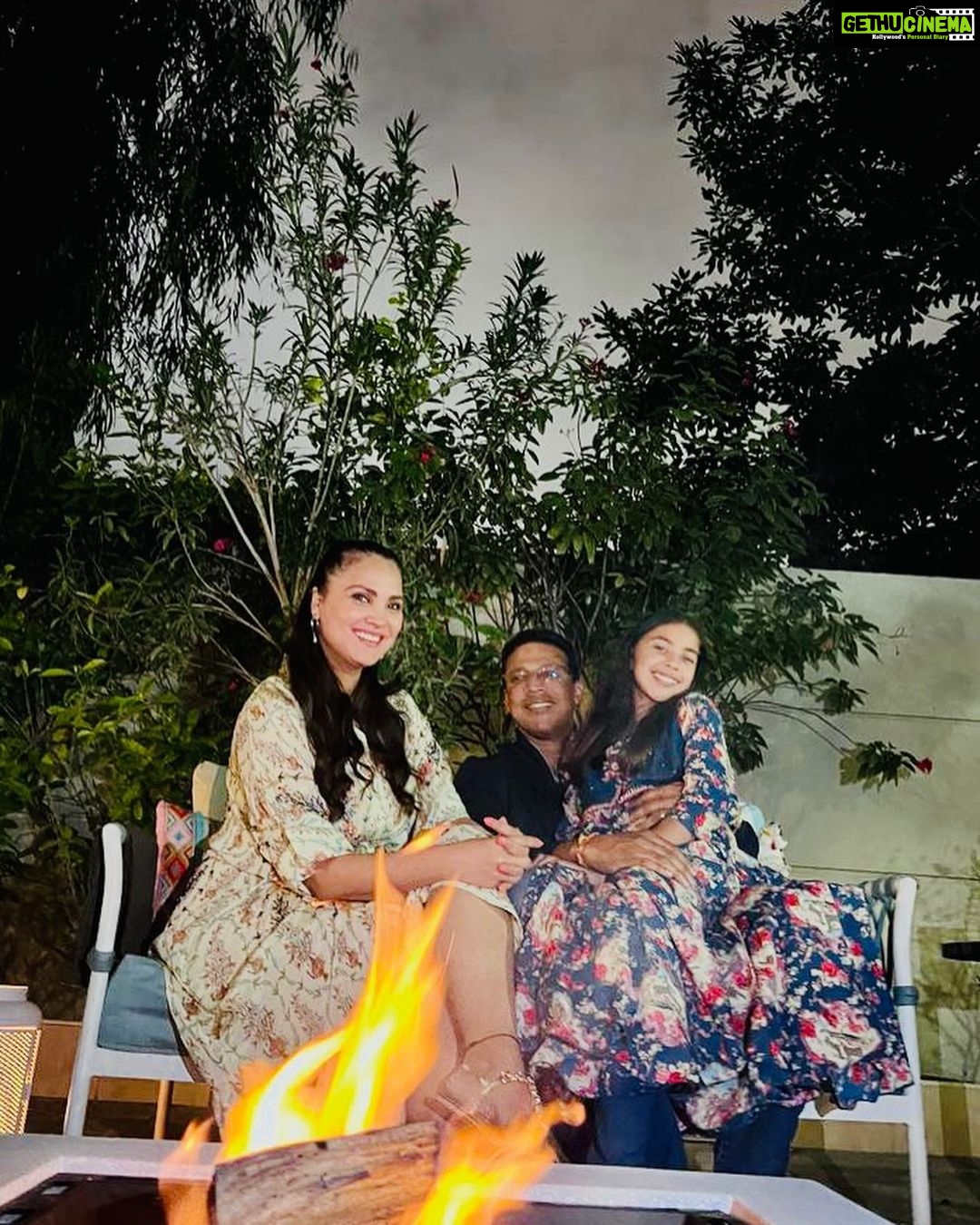 Lara Dutta Instagram - Sab nu Lohri di lakh lakh vadhaiyan!! ✨ 🔥 🔥 ✨ #happylohri @mbhupathi