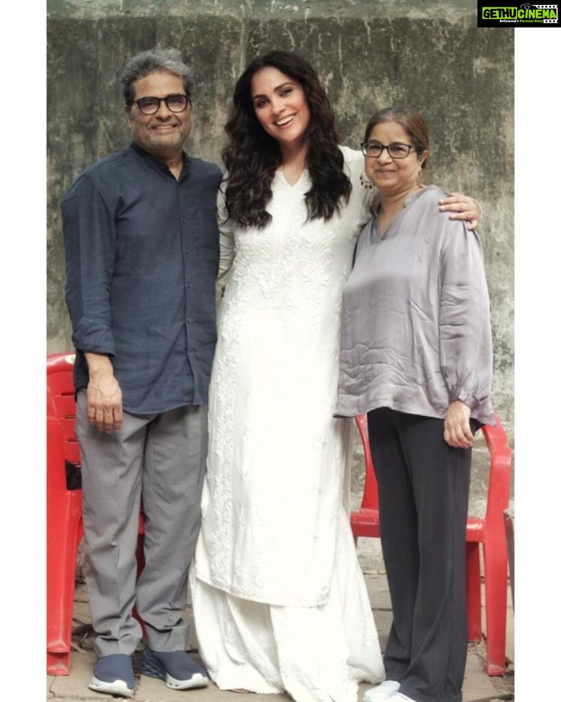 Lara Dutta Instagram - Yes, you can manifest your reality!! To work with both Vishal sir and Rekha ji together is just a dream come true!! One that I’ve been hoping and praying for, for a long time!! Love, admiration and deep respect for both of them. ♥️🙏♥️. @vishalrbhardwaj @rekha_bhardwaj @sonylivindia #charliechopraandthemysteryofsolangvalley