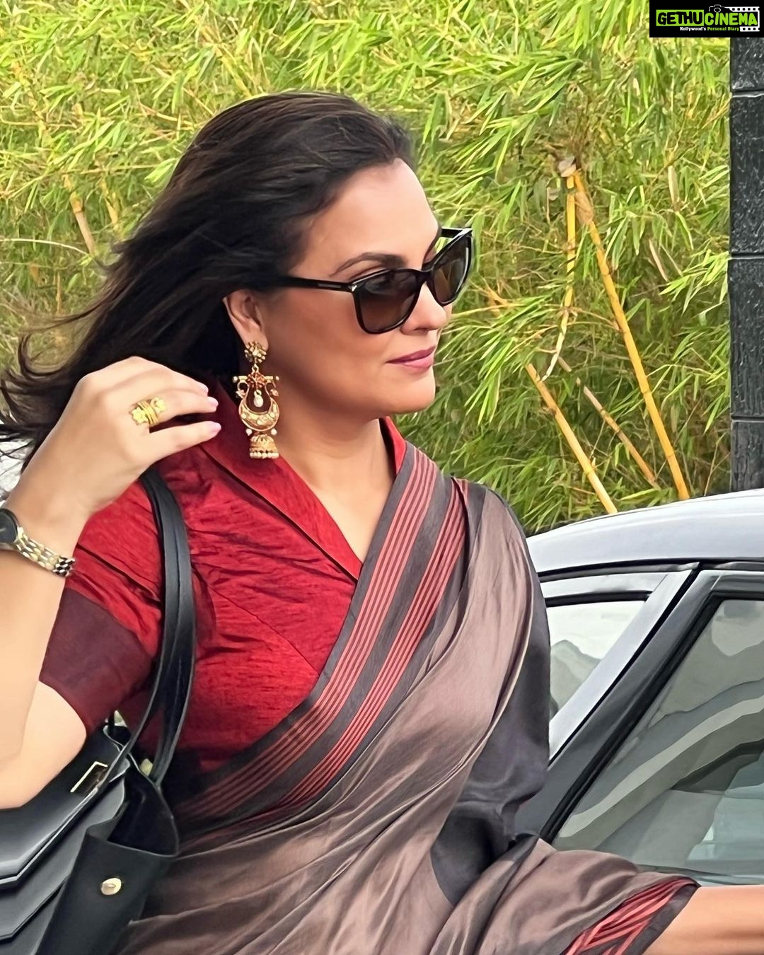 Lara Dutta Instagram - Waiting to share this one with you’ll soon. 🥰. #work #lovewhatido #saree #setlife #newwork