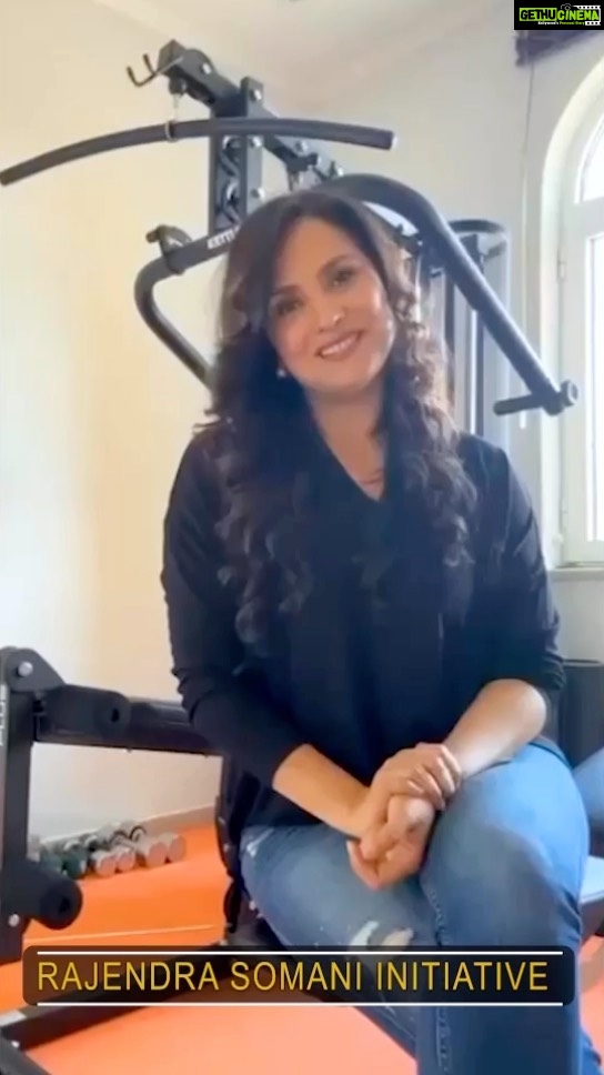 Lara Dutta Instagram - Super exciting. First time in the world. - push up challenge. - prize money 1 crore !!! https://www.pushindiapush.com/index.html