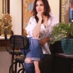 Lara Dutta Instagram - Sunday mood! Captured by @tinadehal #lazysunday #jeans #notsocasuallylaidback #blues #brunch