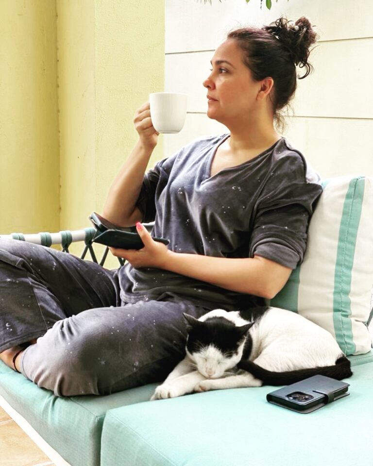 Lara Dutta Instagram - Wishing you a relaxing, rejuvenating Sunday! #catsofinstagram #chai #relax #calm #gratitude #happy