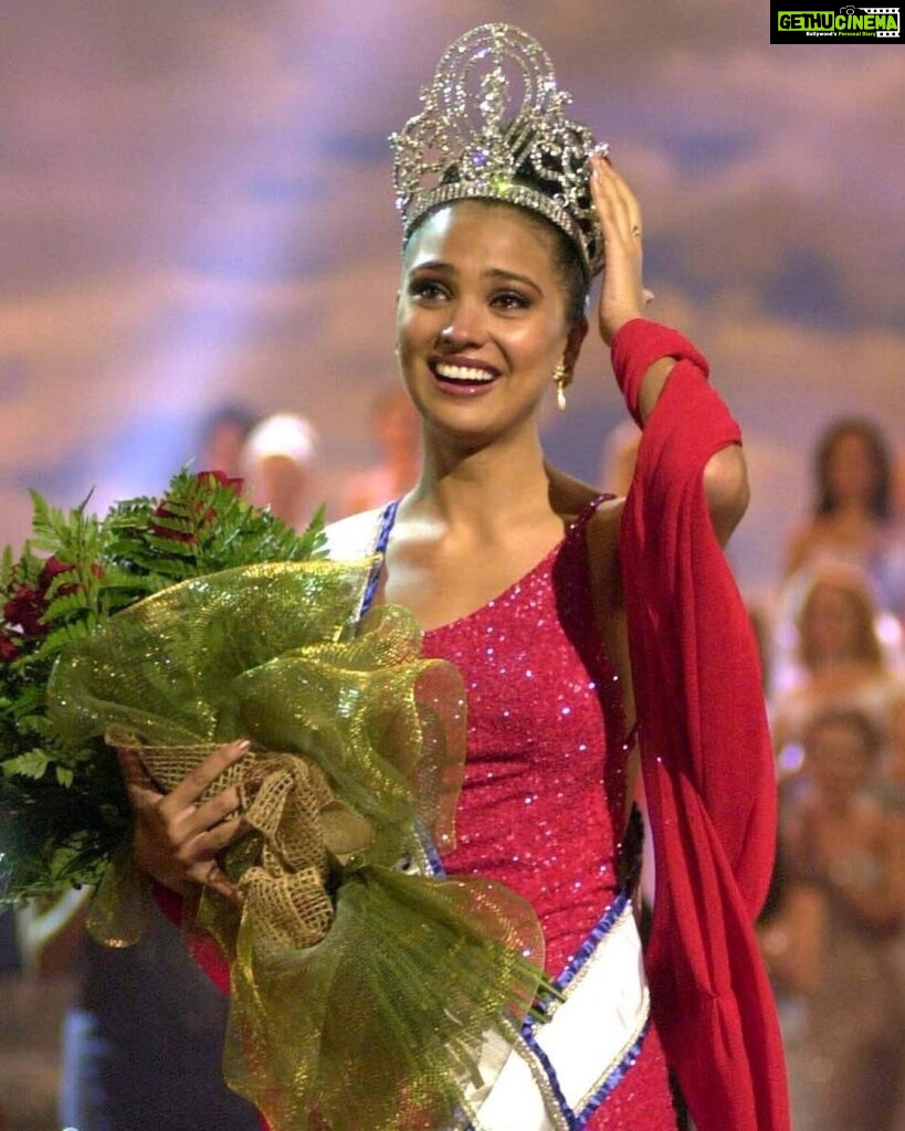 Lara Dutta Instagram - On this day, 23 years ago! Moment etched in our hearts ❤️ forever! 12th May, 2000 the universe welcomed its first Miss Universe of the new millennium with our Miss Universe 2000, @larabhupathi 👑 Happy Crowniversary, Queen! 🤍 We love you! ✨ #LaraDuttaBhupathi #MissUniverse2000 #MissUniverse #Crowniversary #LIVAMissDiva #MissUniverseIndia