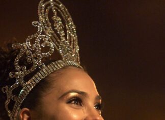 Lara Dutta Instagram - On this day, 23 years ago! Moment etched in our hearts ❤️ forever! 12th May, 2000 the universe welcomed its first Miss Universe of the new millennium with our Miss Universe 2000, @larabhupathi 👑 Happy Crowniversary, Queen! 🤍 We love you! ✨ #LaraDuttaBhupathi #MissUniverse2000 #MissUniverse #Crowniversary #LIVAMissDiva #MissUniverseIndia