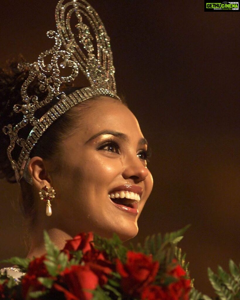 Lara Dutta Instagram - On this day, 23 years ago! Moment etched in our hearts ❤️ forever! 12th May, 2000 the universe welcomed its first Miss Universe of the new millennium with our Miss Universe 2000, @larabhupathi 👑 Happy Crowniversary, Queen! 🤍 We love you! ✨ #LaraDuttaBhupathi #MissUniverse2000 #MissUniverse #Crowniversary #LIVAMissDiva #MissUniverseIndia