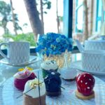 Lara Dutta Instagram - Sunday afternoon done right! 🍰☕️🥐. Posing with all the food that @mbhupathi is going to devour!!! 😜😜. @clarabellesaldanha