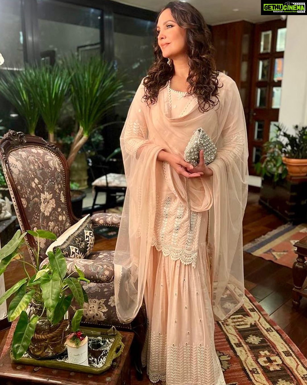 Lara Dutta Instagram - Last night was a nite to celebrate @officialjiostudios incredible line up of films and series across languages, for this coming year!! Impressive stuff!! Thrilled to be a part of it with Ishq- E- Nadaan directed by @avishek_g ! Hair: @clarabellesaldanha Makeup: @alyssamendonsamakeupartistry Styling: my own closet ☺️
