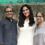 Lara Dutta Instagram - Yes, you can manifest your reality!! To work with both Vishal sir and Rekha ji together is just a dream come true!! One that I’ve been hoping and praying for, for a long time!! Love, admiration and deep respect for both of them. ♥️🙏♥️. @vishalrbhardwaj @rekha_bhardwaj @sonylivindia #charliechopraandthemysteryofsolangvalley