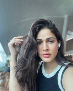 Lavanya Tripathi Instagram - Travel mode 🔛

#sleeplesstraveler 
#eyestrain 👀
