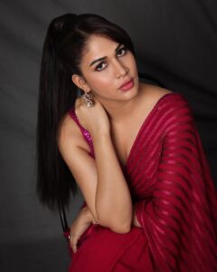 Lavanya Tripathi Instagram - Mirror, mirror 🪄 ✨ 
.
.
.
Styled by - @ashwin_ash1 & @hassankhan_3 
Outfit - @amitaggarwalofficial 
Jewelry- @darpan.mangatrai.official 
@perniaspopupshop 

Makeup- @makeupartistpj 
Hair - @hairby_nagu 

Asst by - @sanazabeen24

📸 Shot by - @pranav.foto