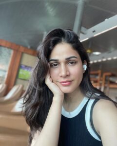 Lavanya Tripathi Instagram - Travel mode 🔛

#sleeplesstraveler 
#eyestrain 👀